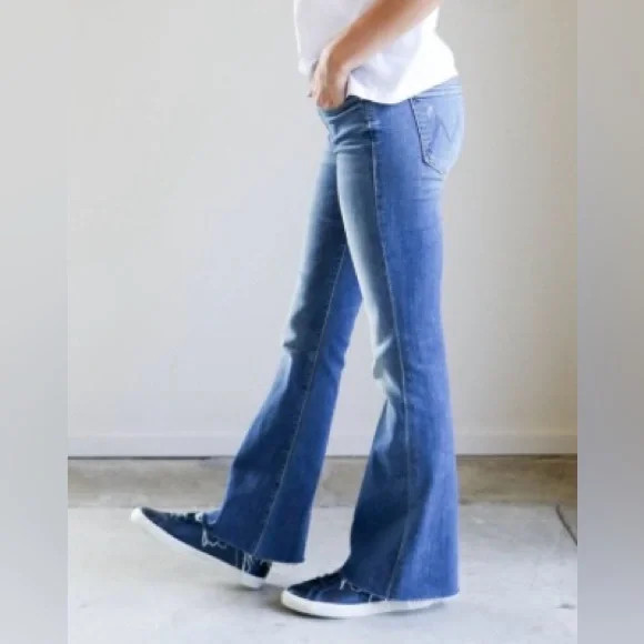 MOTHER DENIM EUC 26 
WEEKENDER FRAY IN “RACING
HEARTS” - Picture 5 of 14